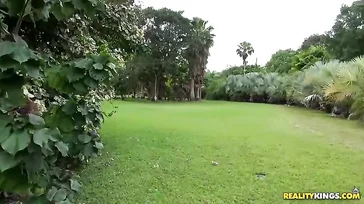 Mi novio es un poco guarro, me pide que se la chupe conduciendo