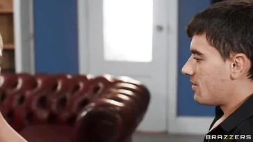 Was für ein Geschenk Jordi dieser MILF mit großen Titten hinterlässt