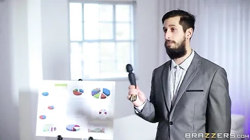 O novo candidato enfrenta um tribunal de vadias