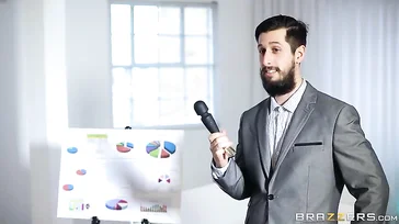 O novo candidato enfrenta um tribunal de vadias