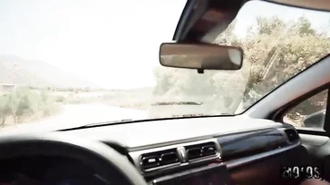 Ich bitte meinen Freund, das Auto anzuhalten, er muss mich sofort ficken