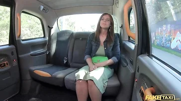 Elle monte dans le taxi en sachant qu'elle va finir très défoncée.