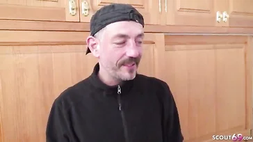 Der Zusteller bringt die Pakete ohne zu zögern dorthin, wo sie gebraucht werden.