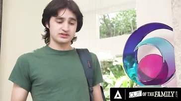 Me encanta ser follada por un jovencito como este