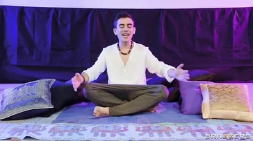 Ein bisschen Yoga ist immer besser, wenn Jordi ENP dabei ist