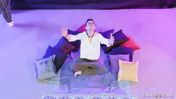 Ein bisschen Yoga ist immer besser, wenn Jordi ENP dabei ist