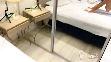 Minha cunhada está me procurando. Que peitos lindos a tia tem