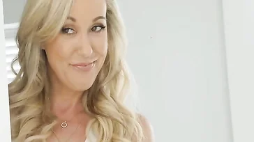 Ein Fotoshooting mit Brandi Love weiß bereits, wie es enden wird