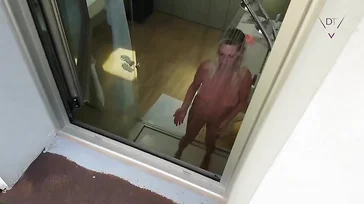 Reife deutsche Frau war den ganzen Tag der großen Hitze dort unten ausgesetzt