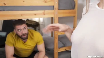 Que bagunça meu colega de quarto do albergue fez na minha bunda