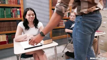 Arde quando ele fode minha bunda, mas eu realmente gosto quando ele faz isso