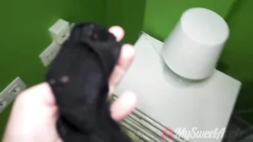 Ich habe dich dabei erwischt, wie du an meinem Höschen geschnüffelt hast, jetzt wirst du es herausfinden