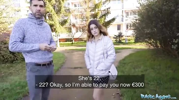 Er macht Erasmus und braucht Geld, also lasst uns ficken!