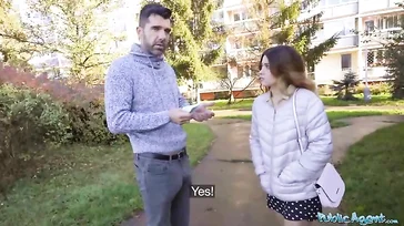 Er macht Erasmus und braucht Geld, also lasst uns ficken!