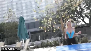 Diese reife Frau macht alles und überrascht uns immer wieder!