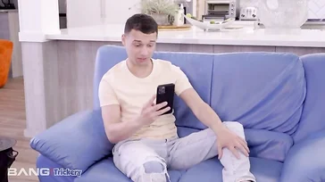 Der Sohn des Herrn hat eine angenehme Erfahrung mit dem Zimmermädchen