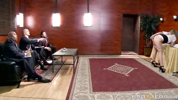 Ela é a dona da empresa e governa como quer.
