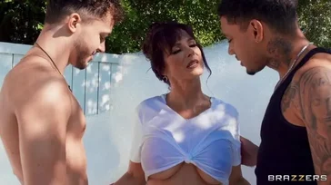 Cómo disfruta mi madre con dos buenos rabos bien cargados