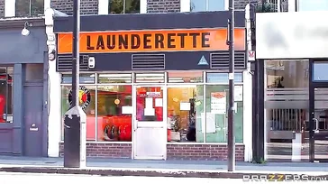Dans la lessive, « baiser » ne signifie pas le faire dans la machine