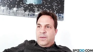 Mein Chef kommt mit einer Schrotflinte und einer geladenen Zunge zu mir