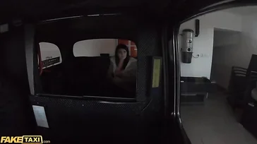 Ele confessa ao taxista que não tem um único euro consigo