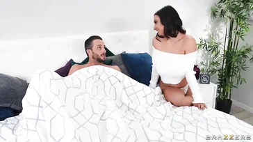 Sie fangen an, Sexting zu betreiben und ficken am Ende wie Hunde