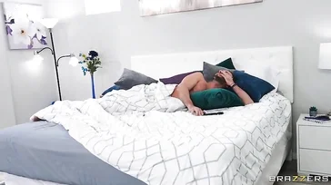 Sie fangen an, Sexting zu betreiben und ficken am Ende wie Hunde