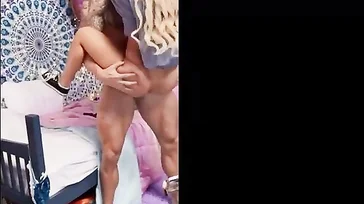 Sie blasen die Kerzen aus und fangen an, wie verrückt zu ficken.