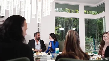 Pai apresenta a namorada para as filhas e o que ninguém esperava acontece