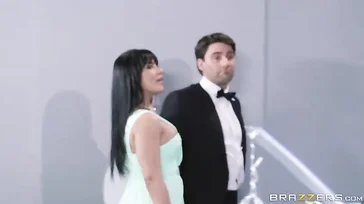 Es ist ein Skandal, nach dem ersten Gang fangen sie an zu ficken!