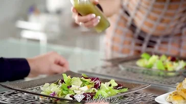 Meine Kundin lädt mich zum Essen ein und ich bekomme eine Überraschung