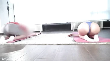 La clase de yoga con esta profesora promete mucho