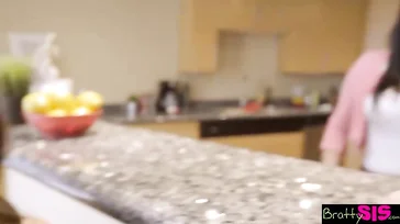 Mia madre mi ha quasi beccata mentre scopavo con il mio ragazzo, che perversione!