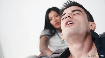 Sono sicura che sai come scoparmi molto meglio del mio ragazzo.