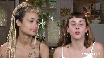 Hippie e lesbiche, queste ragazze hanno tutto!