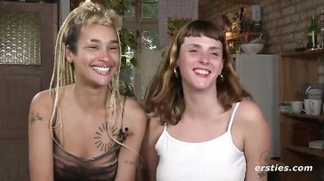 Hippie e lesbiche, queste ragazze hanno tutto!
