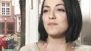 Sie wollen immer sehen, wie ein brasilianisches Mädchen ihre Muschi hämmert