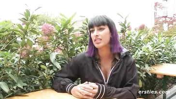 Questa ragazza è una masturbatrice compulsiva e lo confessa