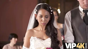Es dauert keine zwei Minuten: Sie heiratet und fickt die Sekretärin