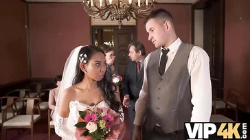 Es dauert keine zwei Minuten: Sie heiratet und fickt die Sekretärin