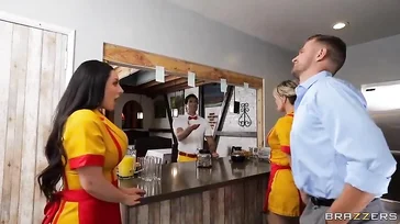 Mein Partner und ich haben einen heißen Kunden gefickt