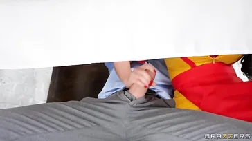 Mein Partner und ich haben einen heißen Kunden gefickt