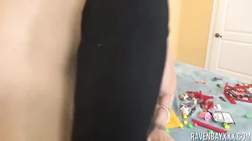 È un po' cattiva, non si toglie la tuta per non farsi incastrare