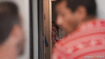 La festa in pigiama è un disastro e la mia ragazza è la più sgualdrina