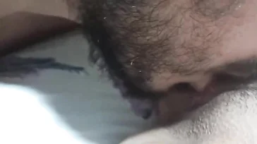 Ed ecco come devi mangiare una bella, ricca figa