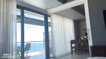 Ela convence o namorado a lhe dar o melhor boquete da vida dela