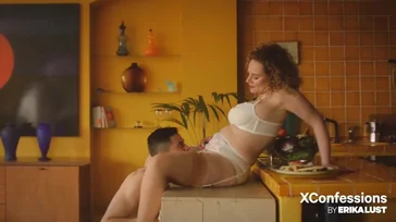 Diese reife Frau macht dir Linsen, während sie dir einen bläst