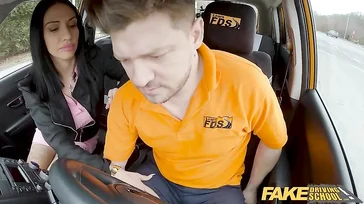 Essa garota vai aprender a dirigir rápido