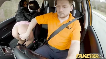 Essa garota vai aprender a dirigir rápido