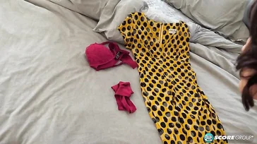 Apesar da idade, essa mulher dá tudo de si na hora do banho